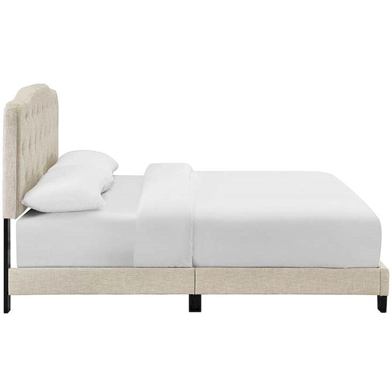 Lit plateforme en tissu beige avec tête de lit capitonnée