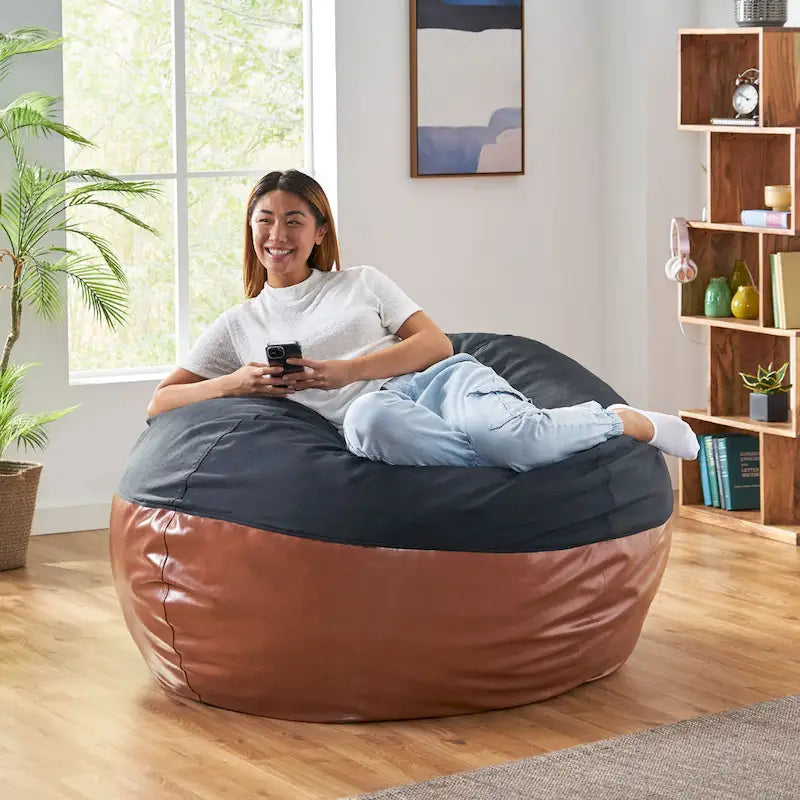 Canapé pouf bicolore en tissu et similicuir de 5 pieds au style moderne.
