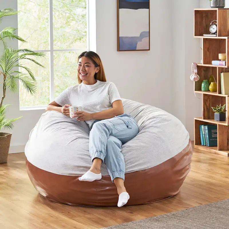 Canapé pouf bicolore en tissu et similicuir de 5 pieds au style moderne.